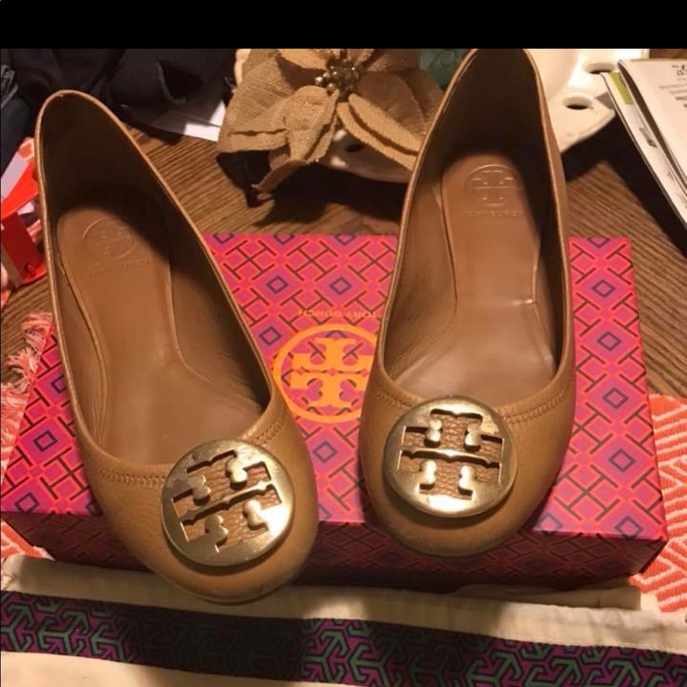 Size 9 Tory Burch camel color shoes